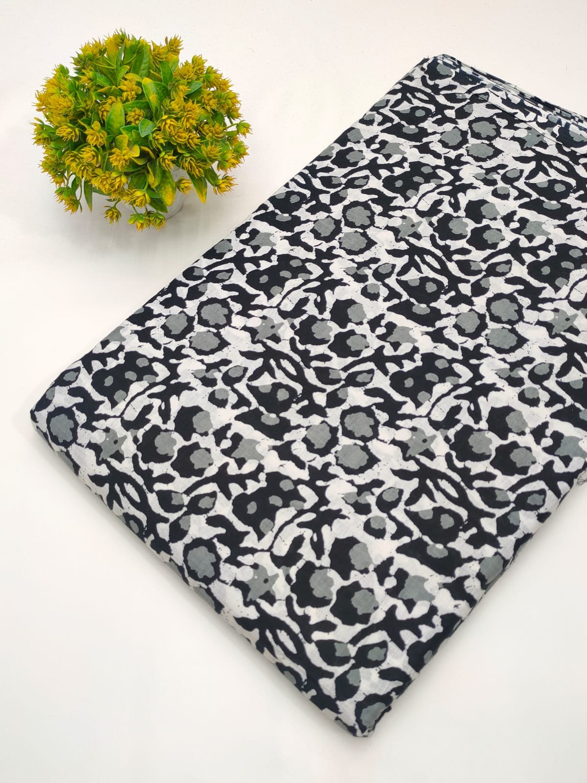 Black and white graphic print cotton fabric India