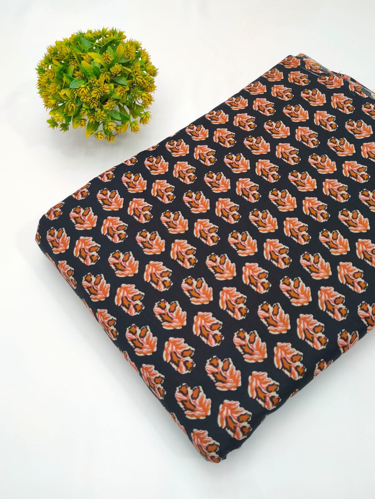 Black leaf pattern screen print cotton fabric